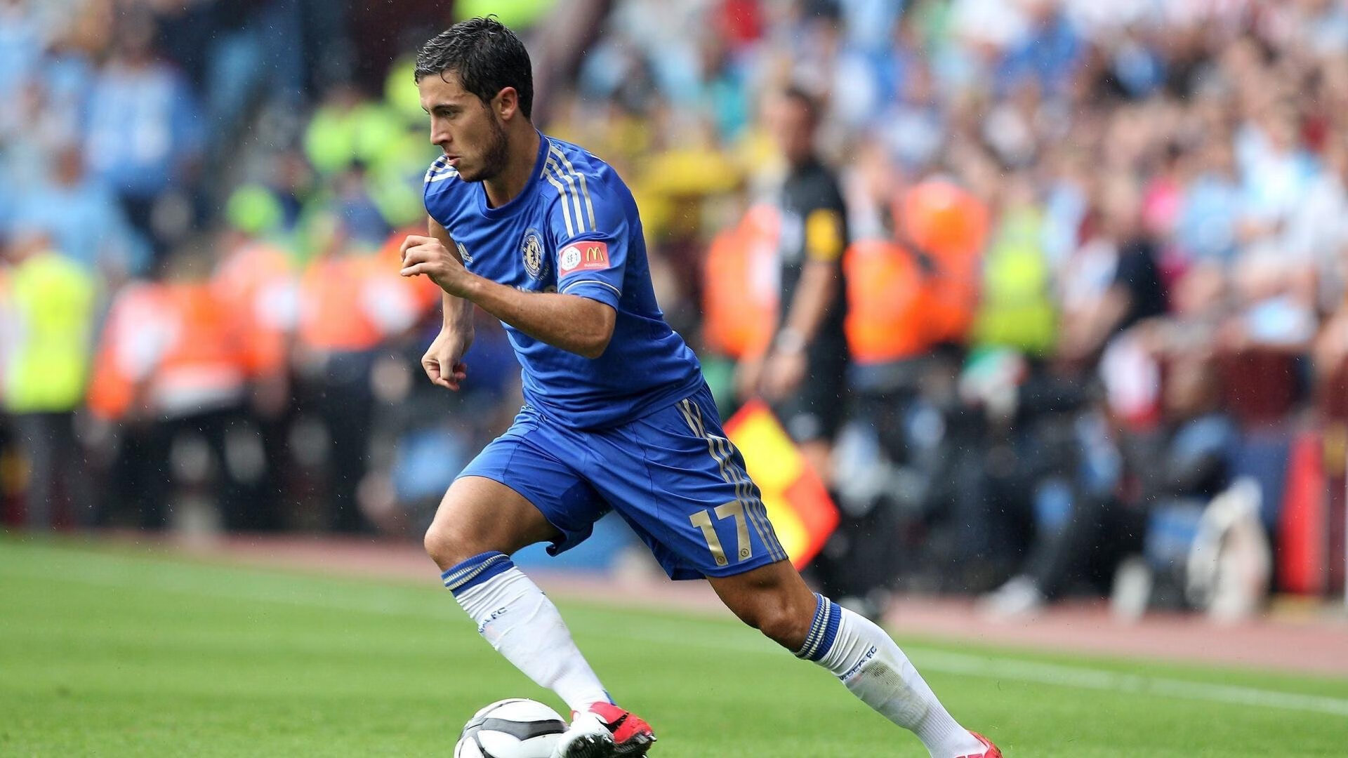 欧冠淘汰赛之夜，迪亚斯惊艳四座，一粒进球如何照亮足球的永恒魅力？