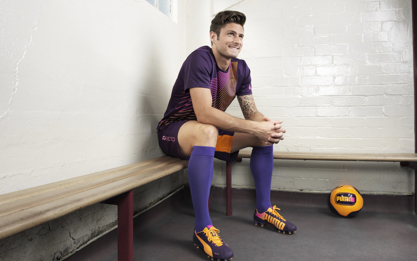 弗拉霍维奇压制级发挥,AC米兰掀翻葡萄牙,当非典型中锋撕碎传控神话