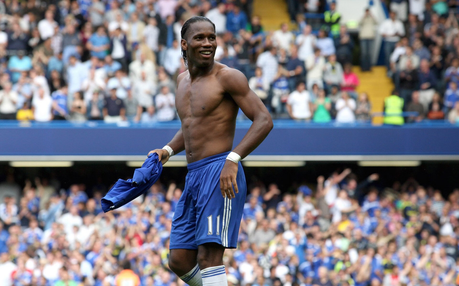 德甲争冠战之夜,当阿拉巴的左脚画出命运弧线